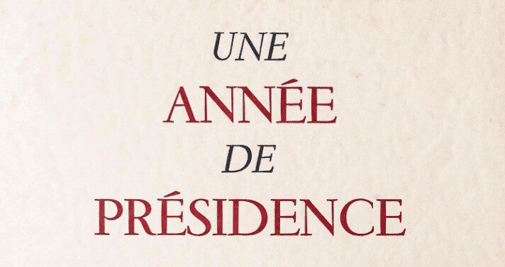 Le texte en français sur fond crème se lit comme suit : "Une année de présidence" : "Une année de présidence", les mots "année" et "présidence" étant mis en évidence en caractères gras de couleur rouge foncé, en référence à Maurice Duperrey. Les autres mots apparaissent en noir. - Rotary Club Paris Agora