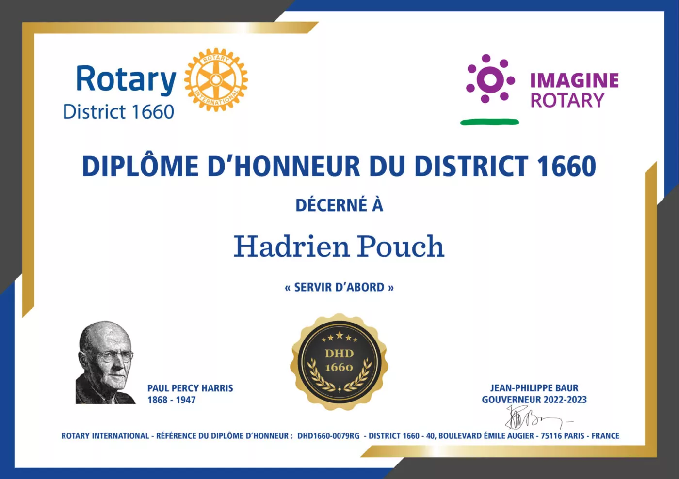 Un certificat du Rotary District 1660 remis à Hadrien Pouch. Il comporte l'historique du club, les logos du Rotary et d'Imagine Rotary, un portrait de Paul Percy Harris et les signatures des officiels. Le texte est en français avec des couleurs bleu et or. - Rotary Club Paris Agora