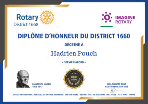 Un certificat du Rotary District 1660 remis à Hadrien Pouch. Il comporte l'historique du club, les logos du Rotary et d'Imagine Rotary, un portrait de Paul Percy Harris et les signatures des officiels. Le texte est en français avec des couleurs bleu et or. - Rotary Club Paris Agora